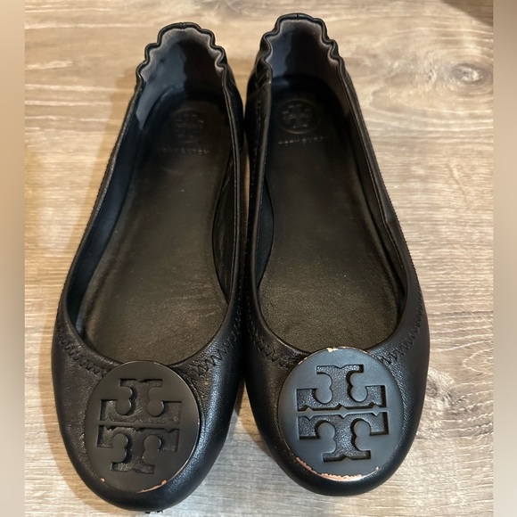 🖤 Tory Burch Reva Black Leather Flats - Size 5M🖤 - Picture 1 of 10